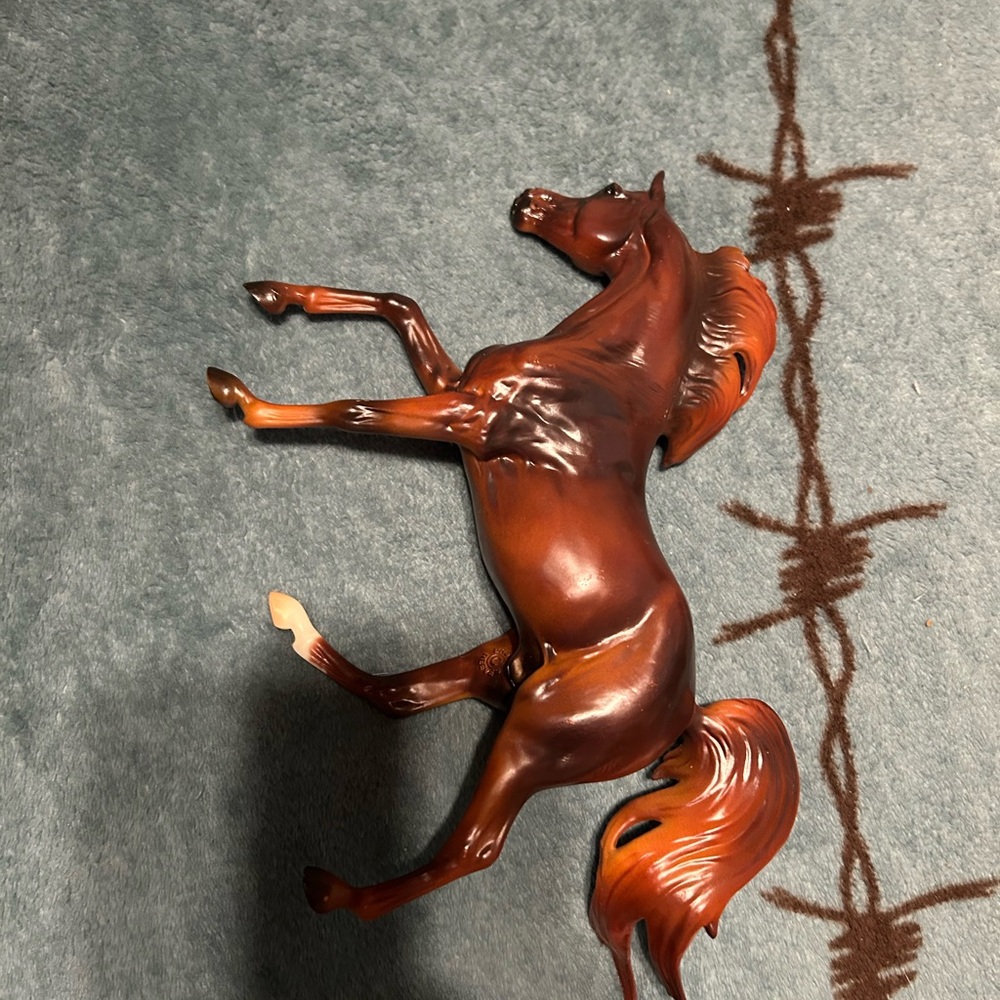 •BREYER HORSE                     Elegant Brown Horse Figurine